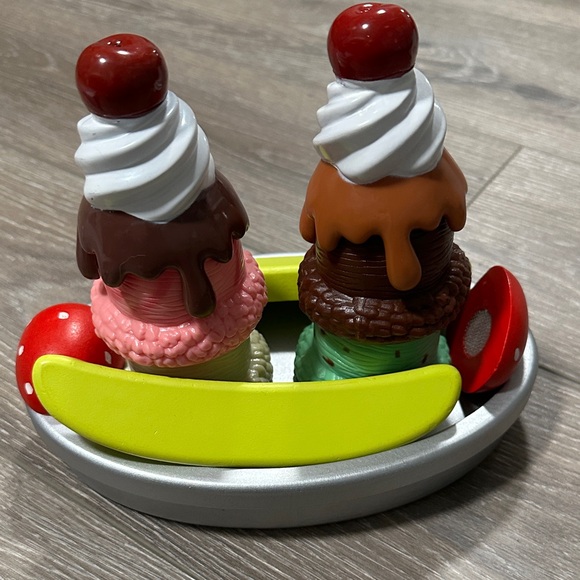 Melissa & Doug Ice Cream Sundae Set with Red and Silver Accents - Picture 3 of 4
